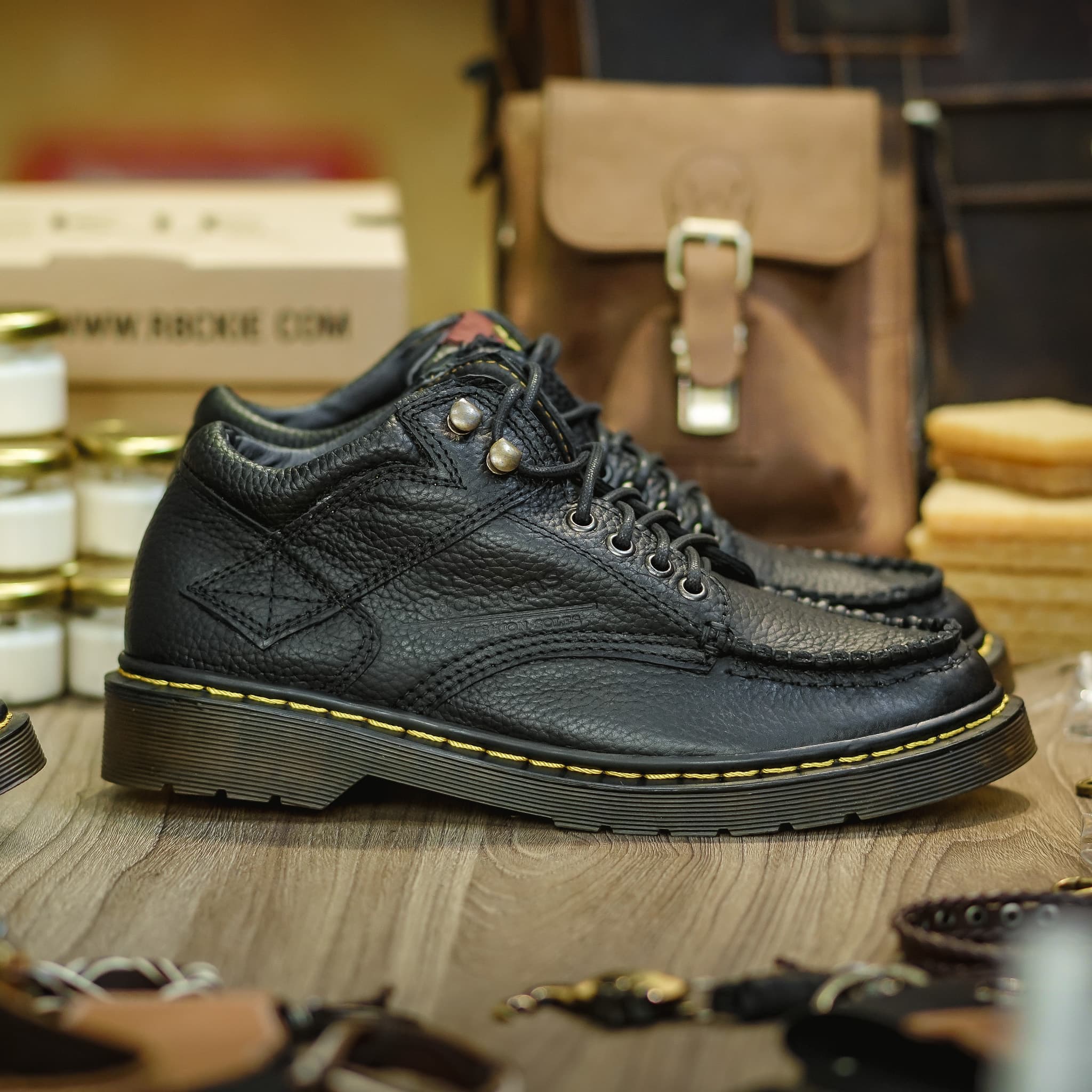 Giày DR Boots 5989 Gồ Tem - Đen
