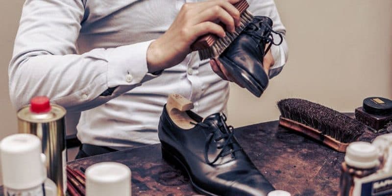 Hướng dẫn cách đánh xi giày da bóng đẹp tại nhà