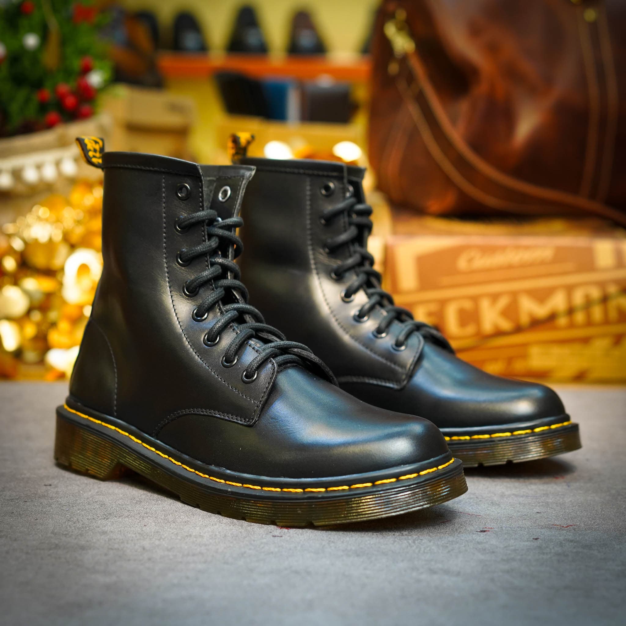 Giày DR Boots 1460 chỉ vàng - Đen