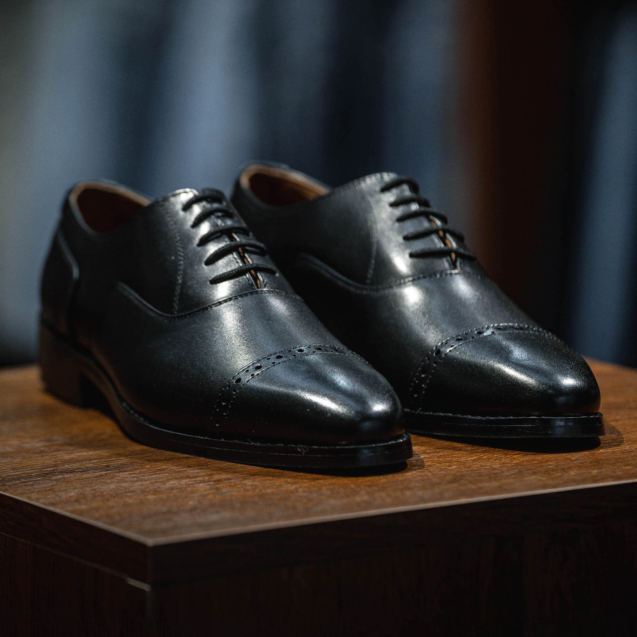Giày Tây Santoni Oxford Quarter Brogues PH - màu Đen