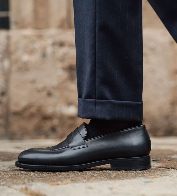 Giày Loafer mang đến một vẻ đẹp tinh tế, sang trọng và trẻ trung
