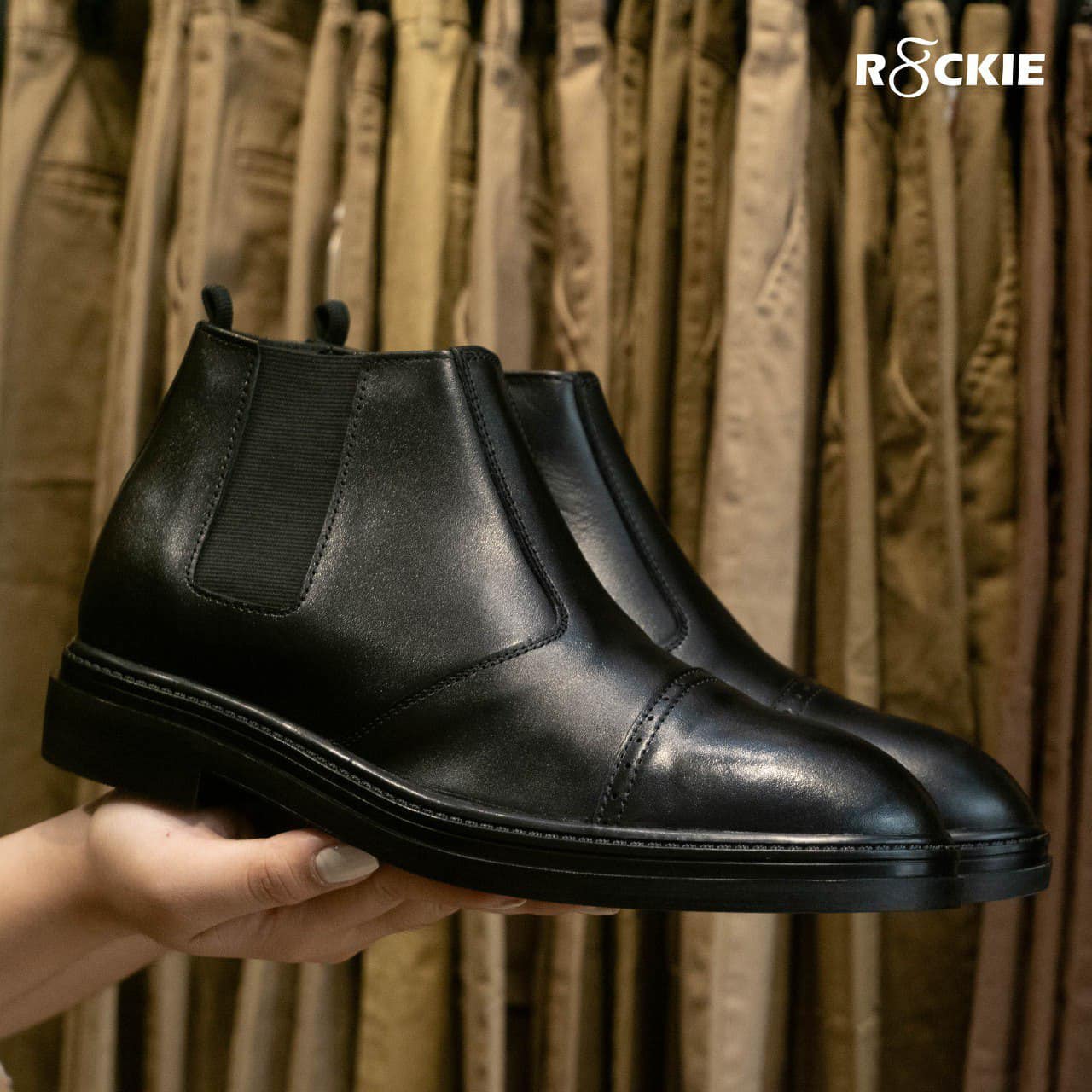 Chelsea Boots cổ ngắn mang lại sự thoải mái khi di chuyển