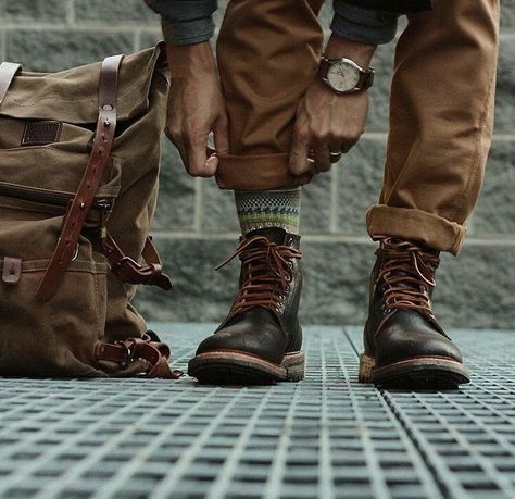 Buộc chặt dây giày giúp anh em khắc phục giày rộng nhanh chóng