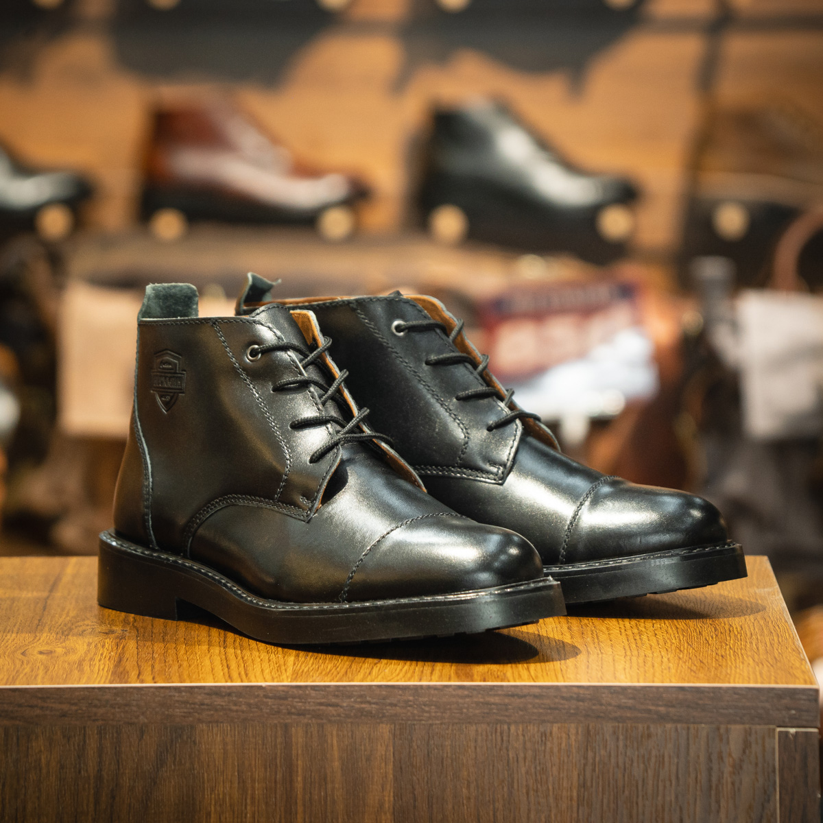 Giày Beckman Iron Chukka - Đen 22