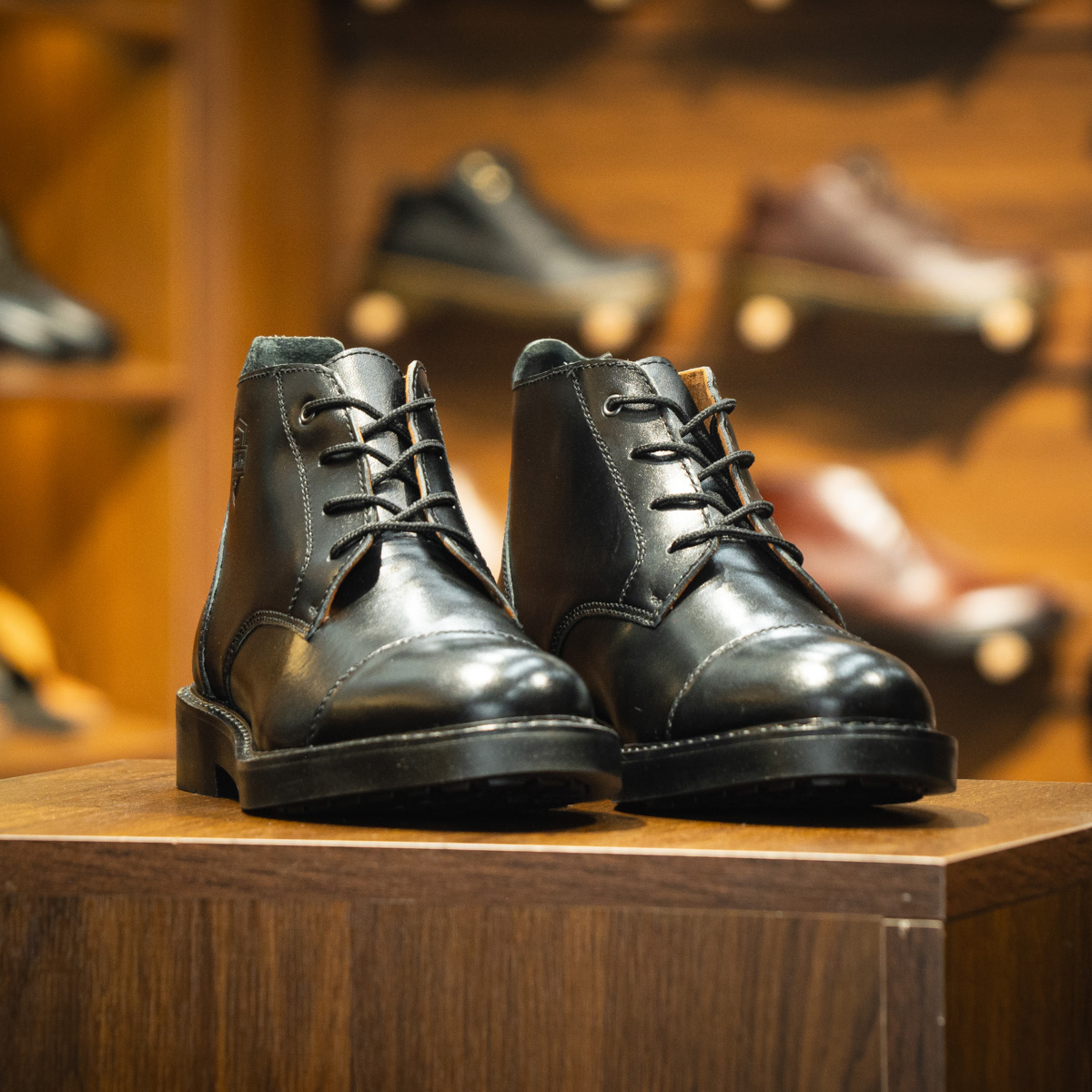 Giày Beckman Iron Chukka - Đen 23