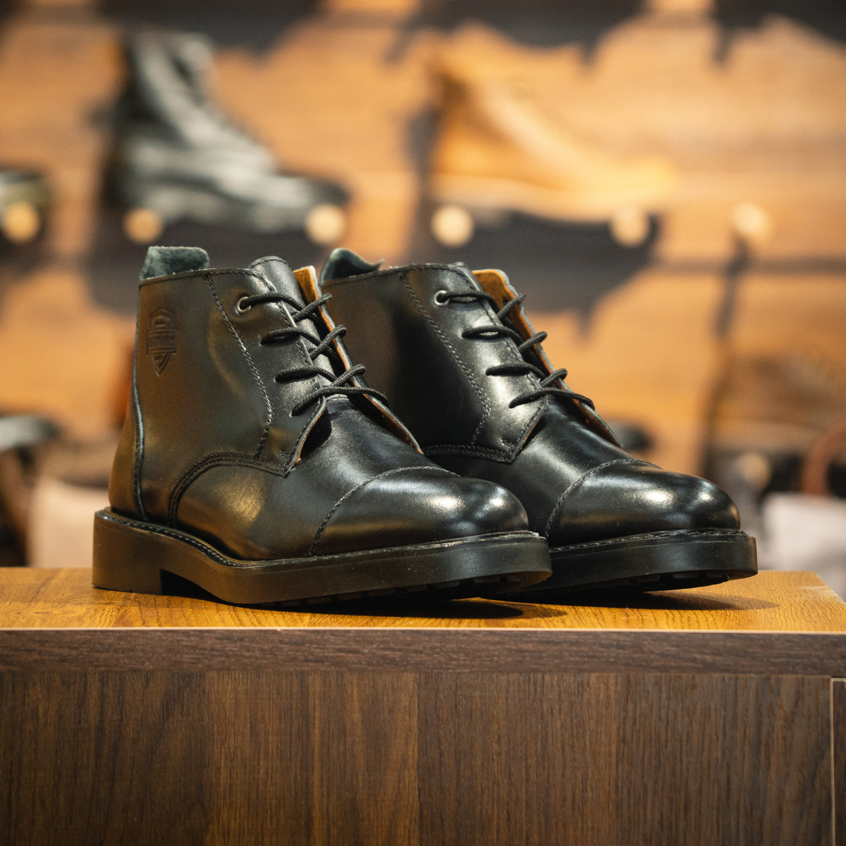 Giày Beckman Iron Chukka - Đen 24