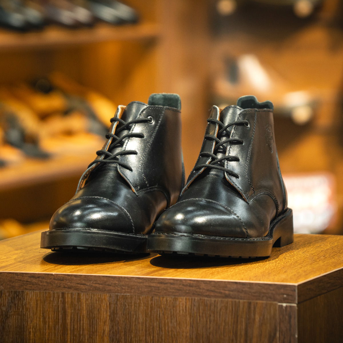 Giày Beckman Iron Chukka - Đen 26