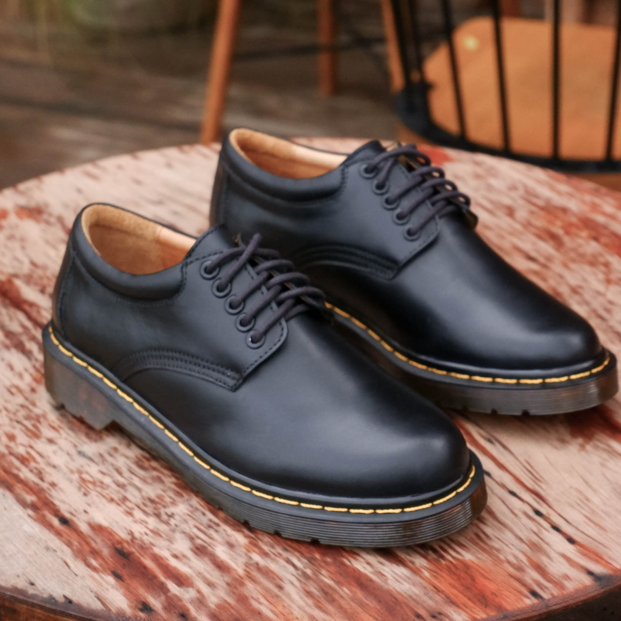 Giày Dr Classic 8053 Chỉ Vàng- Đen 1