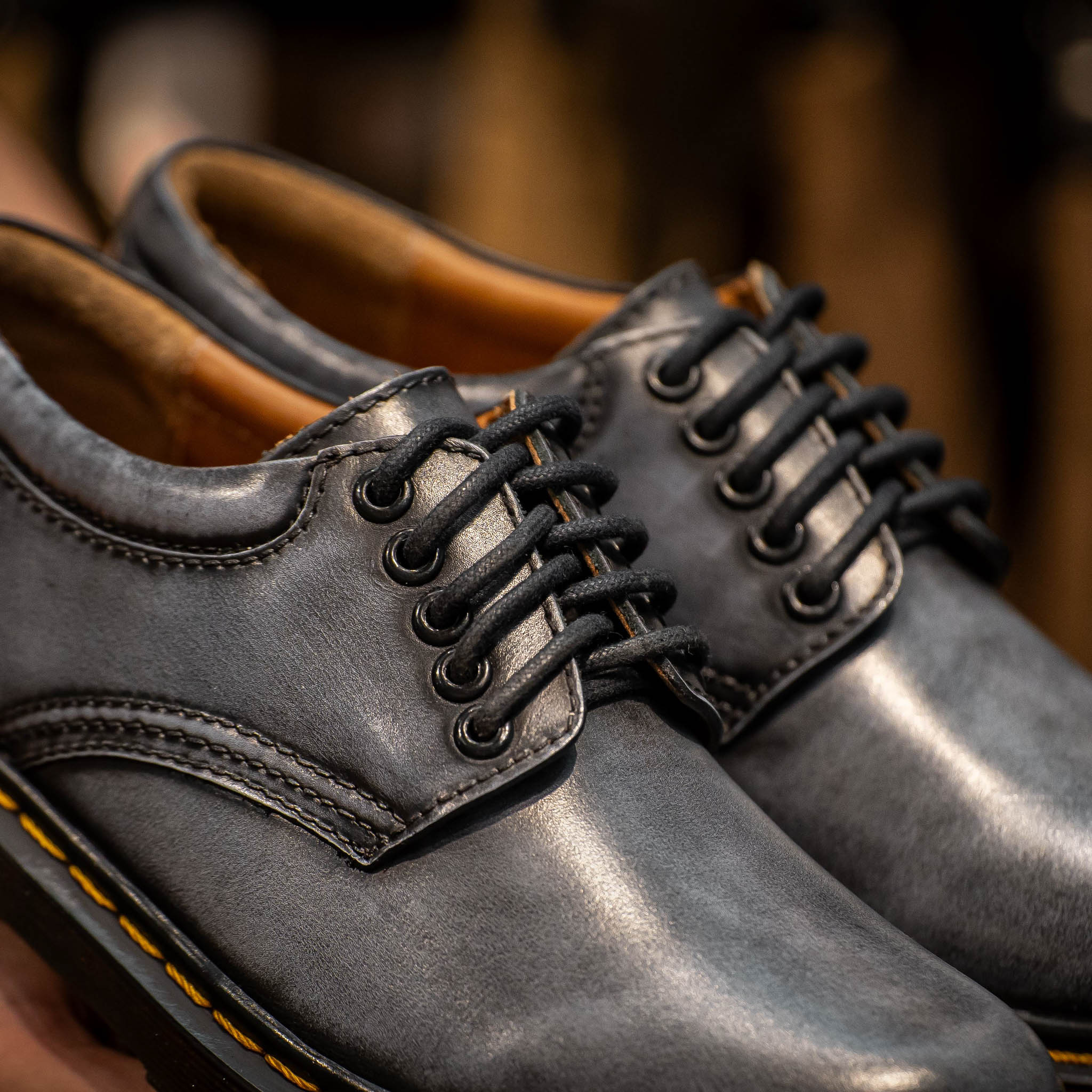 Giày Classic 8053 Chỉ Vàng - Xanh Navy 1