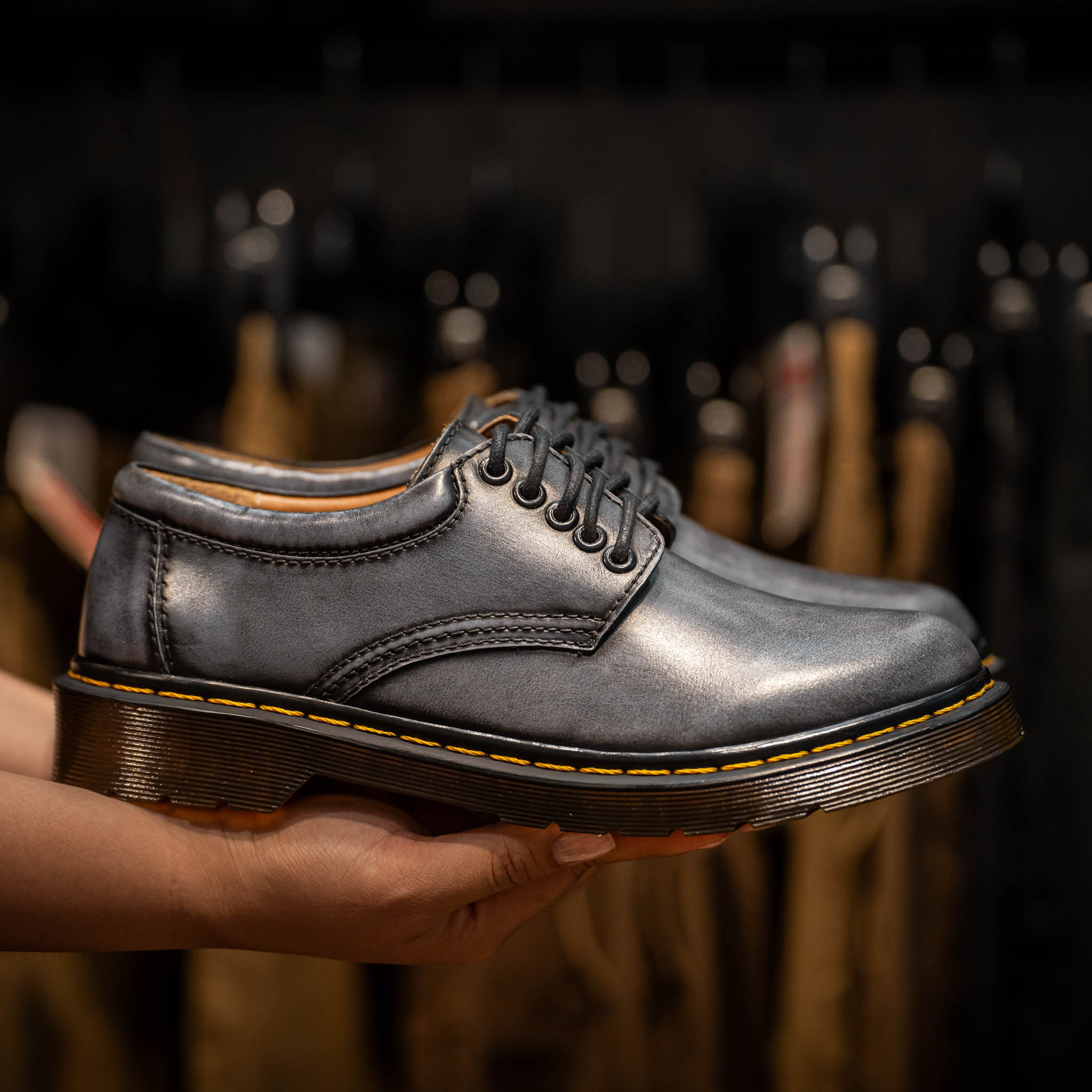 Giày Classic 8053 Chỉ Vàng - Xanh Navy 2