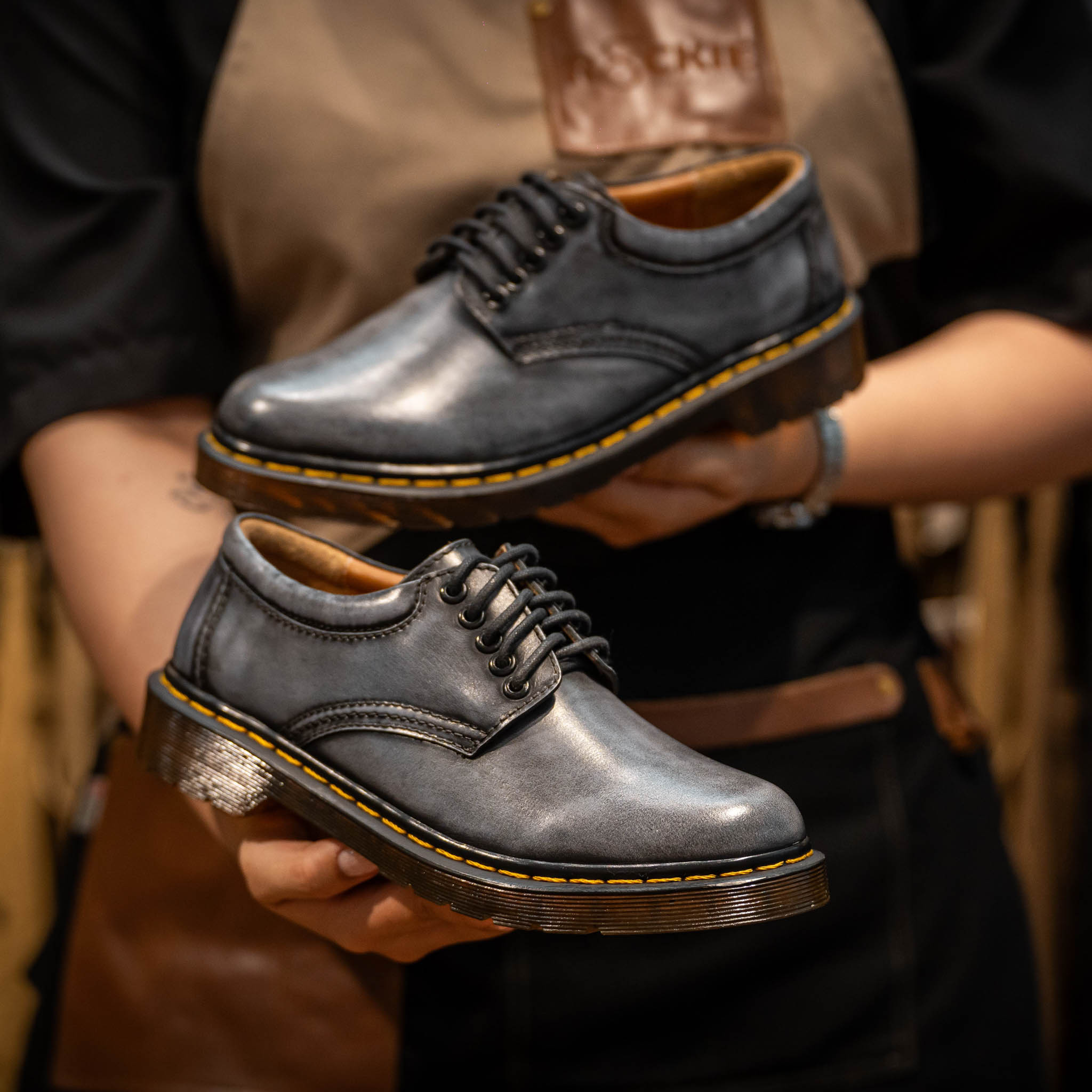 Giày Classic 8053 Chỉ Vàng - Xanh Navy 4