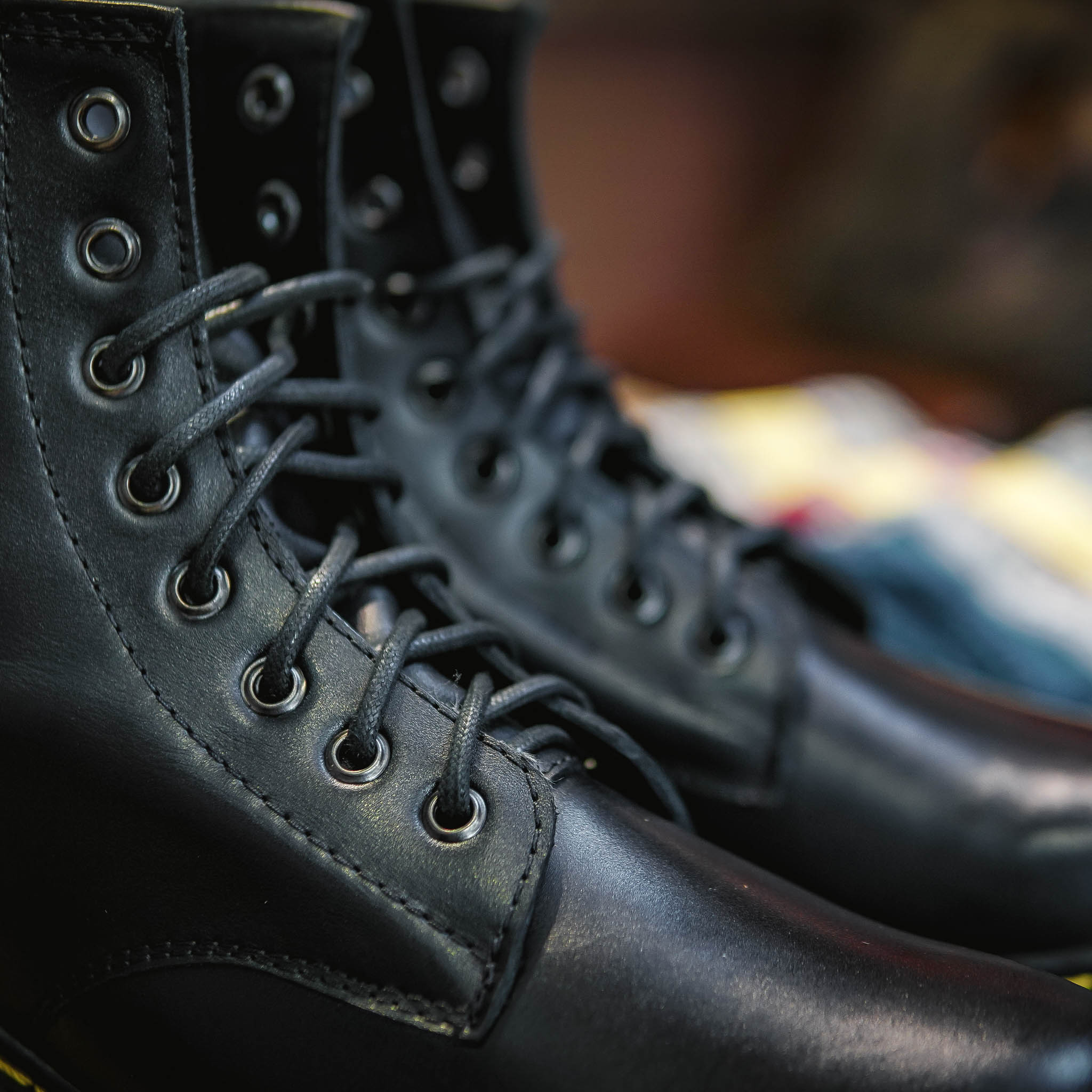 Giày Dr Boots 1460 Chỉ Vàng - Đen 1