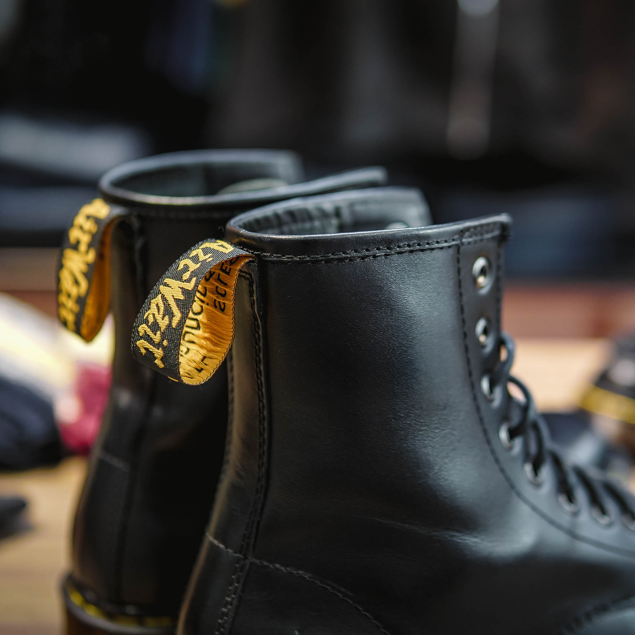 Giày Dr Boots 1460 Chỉ Vàng - Đen 2