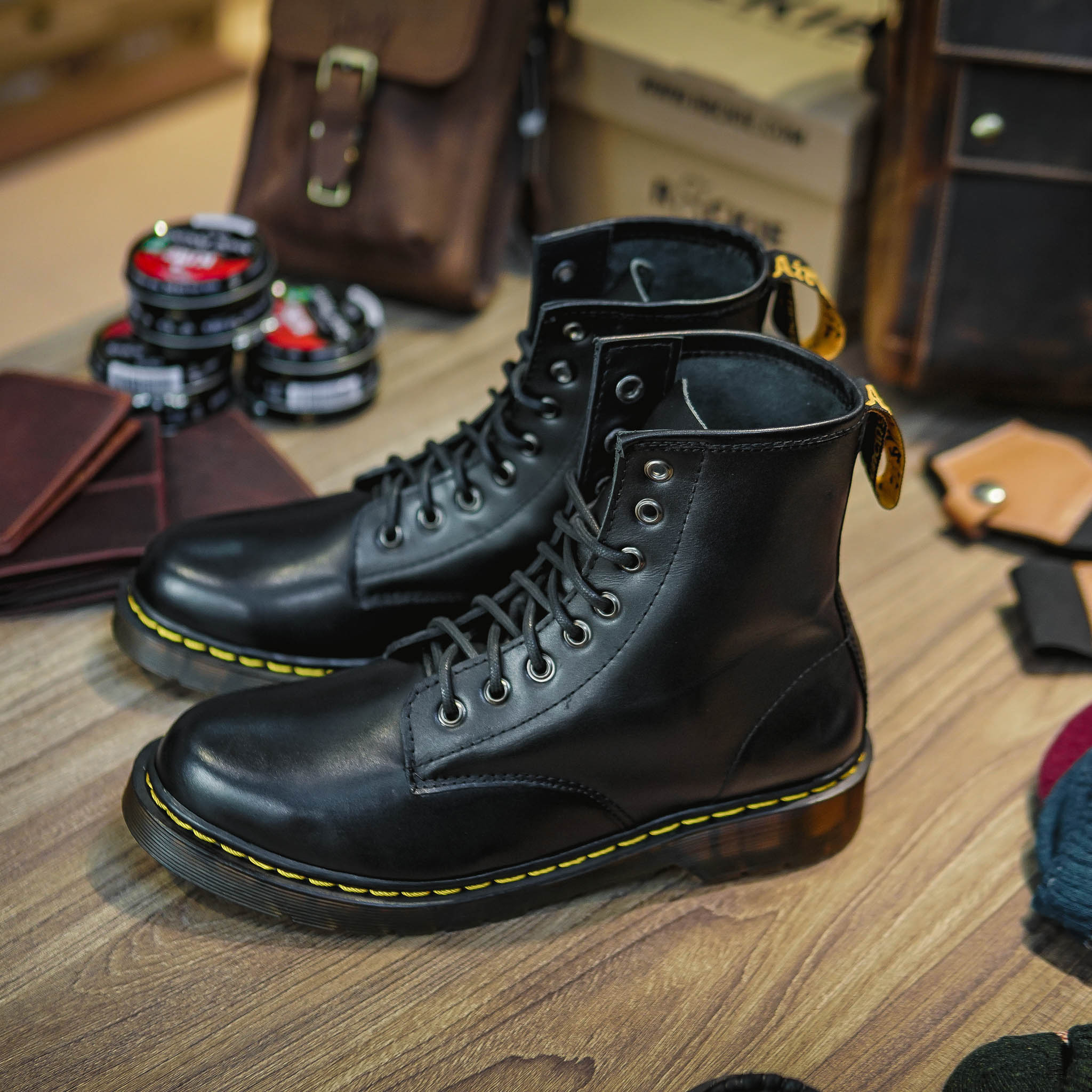 Giày Dr Boots 1460 Chỉ Vàng - Đen 4