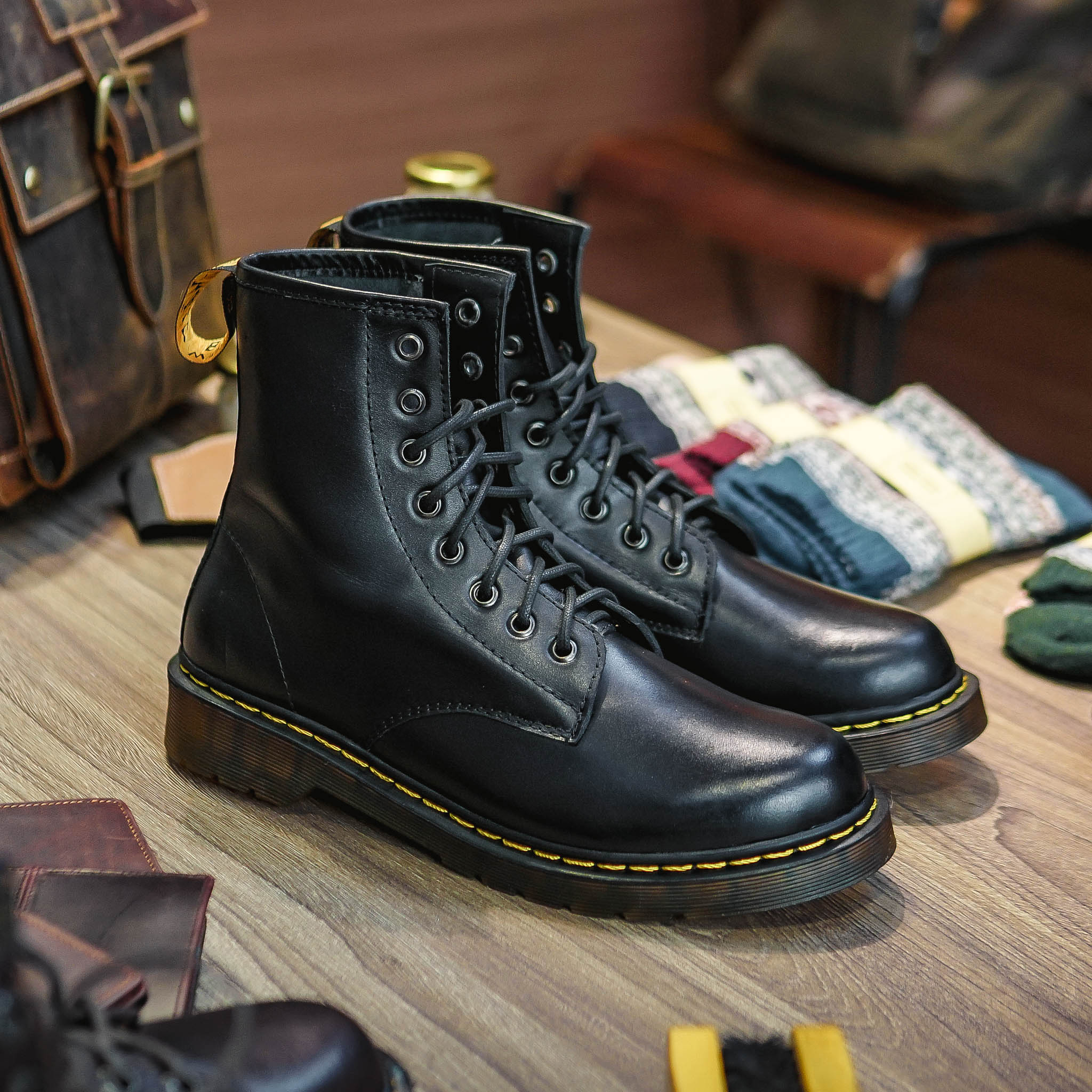 Giày Dr Boots 1460 Chỉ Vàng - Đen 10