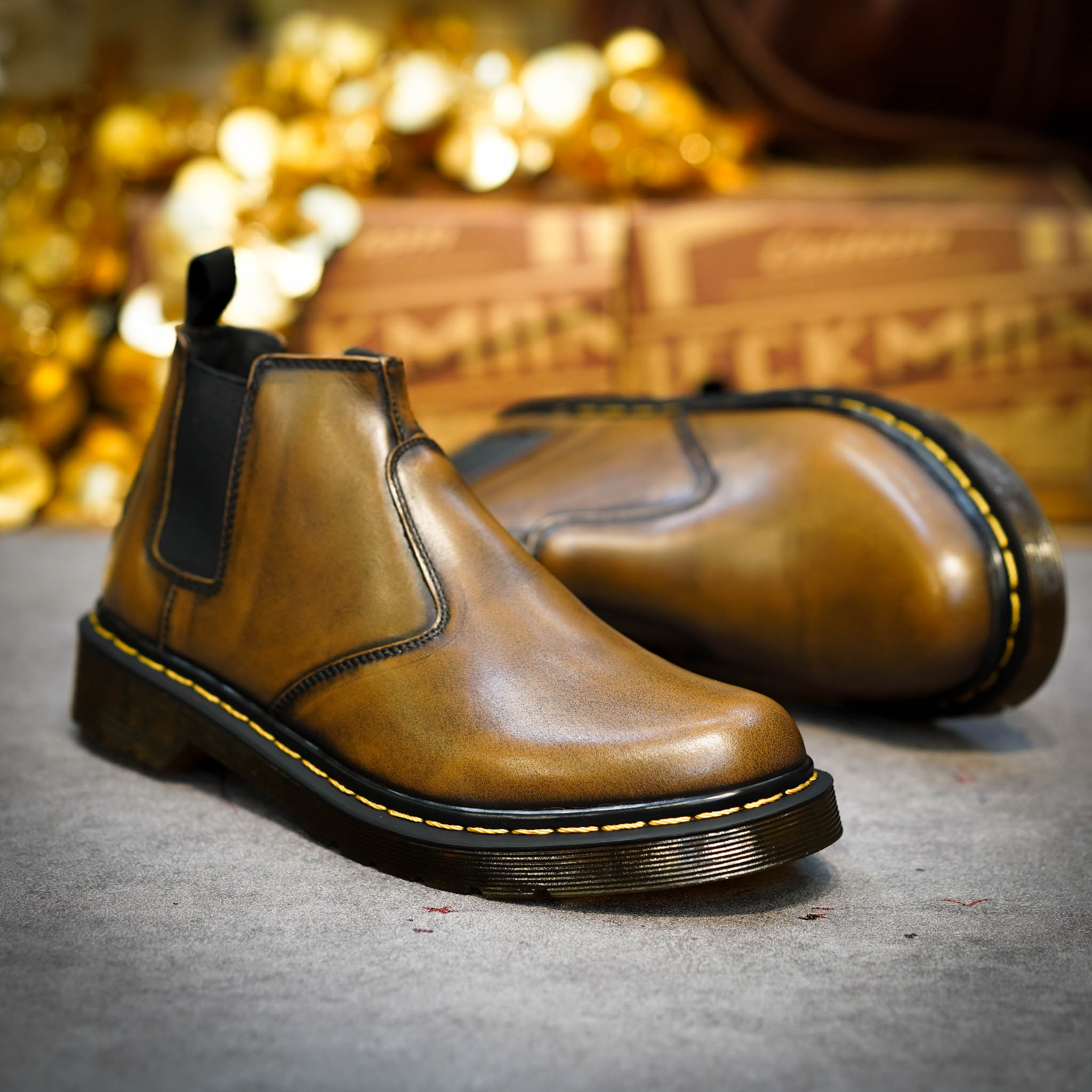 Giày Boot Chelsea Classic Chỉ Vàng - Nâu Patina 3