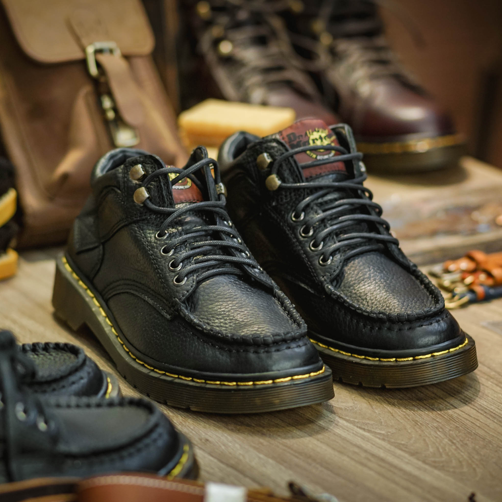Giày Dr Boots 5989 Gồ Tem - Đen